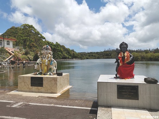 lac-grand-bassin-statues