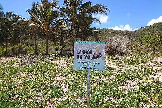 Guadeloupe : Le cimetière d’esclaves de l’Anse Sainte-Marguerite 