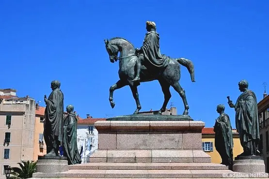 statue de Napoléon et ses frères