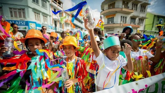 Enfants au carnaval de Guadeloupe