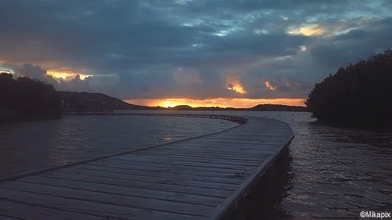 coucher de soleil sur l'étang des salines