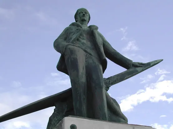 La statue de Roland Garros