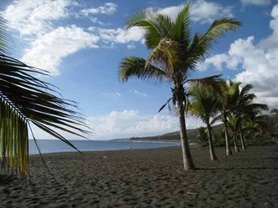 La plage de sable noir