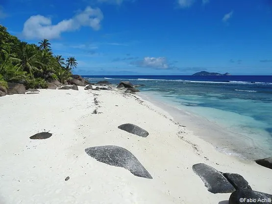 plage silhouette seychelles